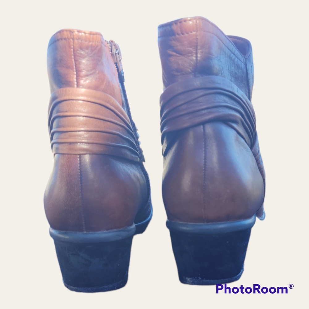 Clarks Brown Zip Up Booties - Picture 4 of 4